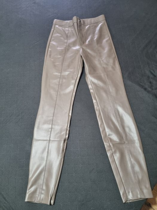 Кожен панталон на Зара