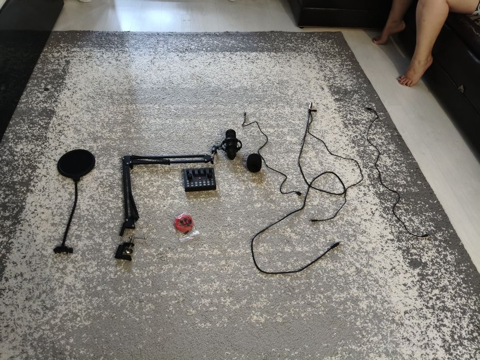 Microfon profesional pentru podcasturi , gaming, sau industria muzicala