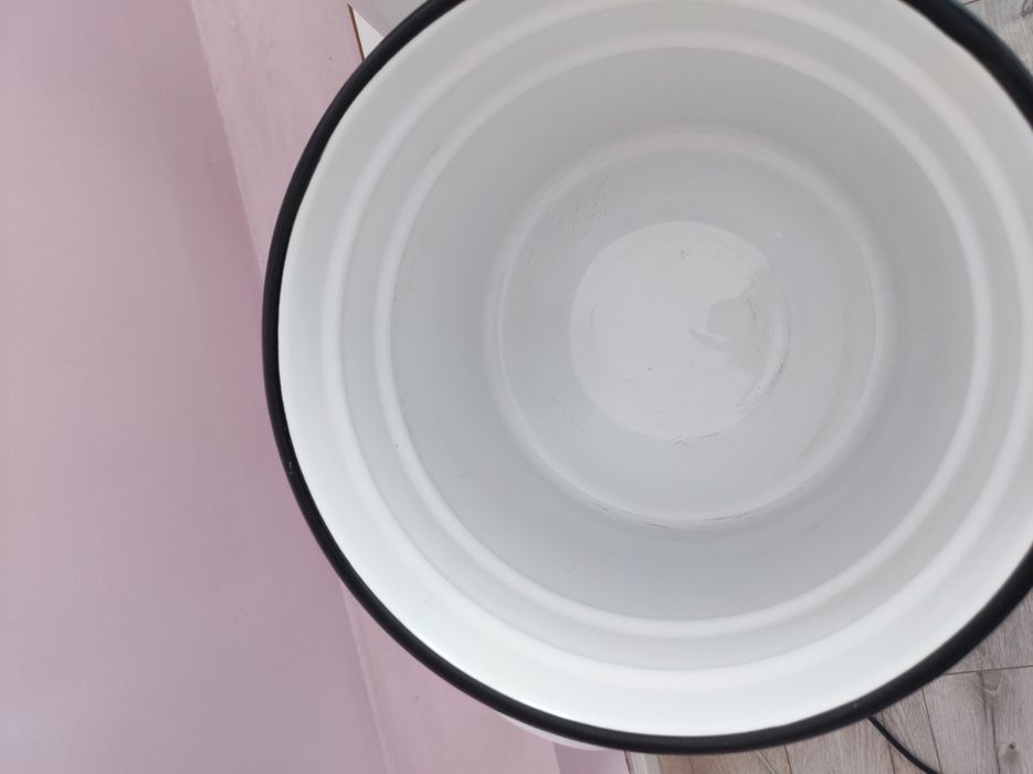 Кастрюля эмалированная