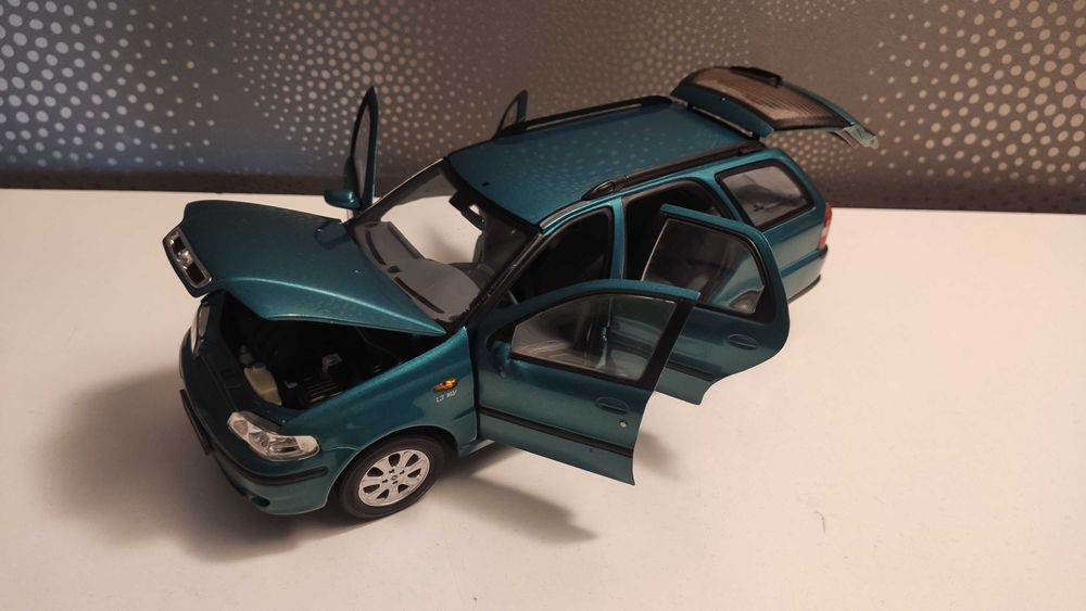 Macheta 1:18 Fiat Palio Weekend Combi ELX SpeedGear 1.3 16v MCW 1999