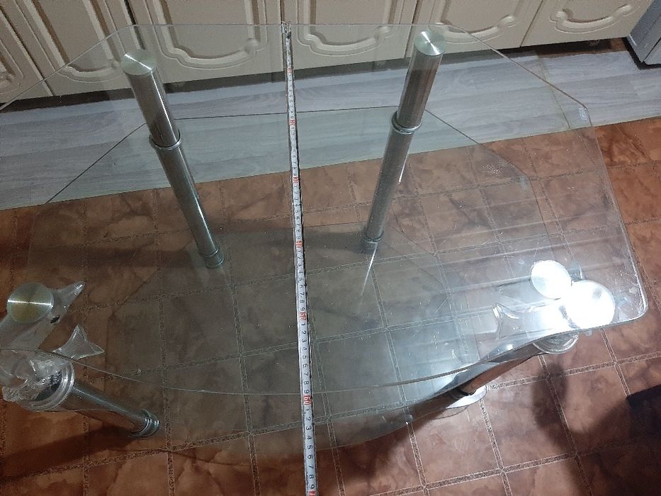 Стол стеклянный на дельфинчиках