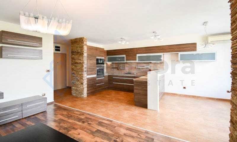 Дава се под наем Тристаен апартамент в София, Гоце Делчев - 140 кв.м за 750 € - Снимка #1