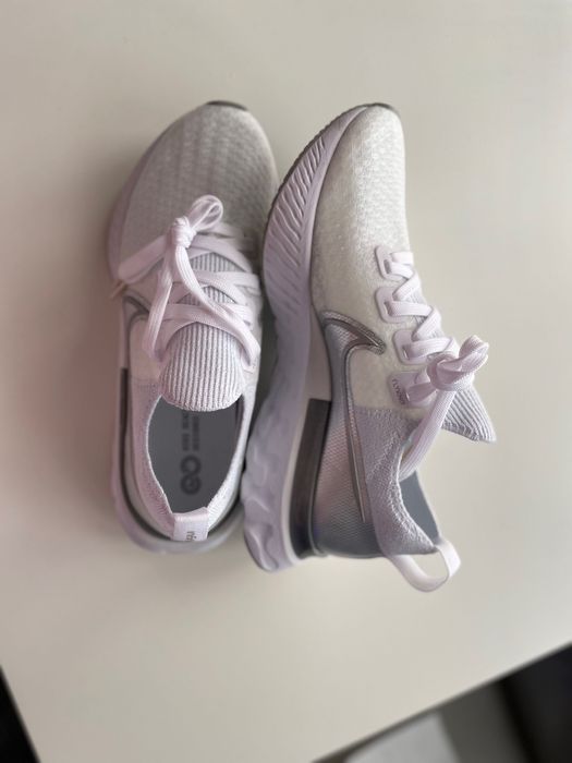 Бели Маратонки Nike НОВИ