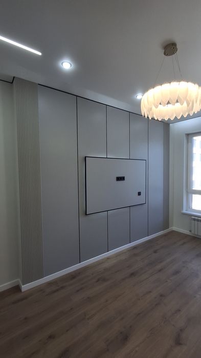 Поклейка обоев и молдинг