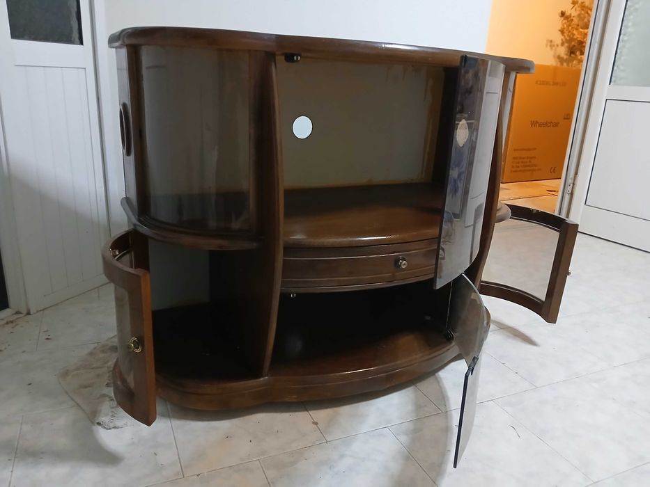 TV шкаф / медиен шкаф / мултимедийна мебел