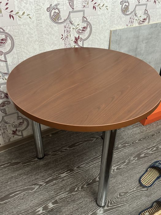 Продам стол