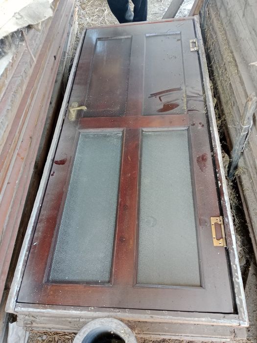 Двери межкомнатные, дерево