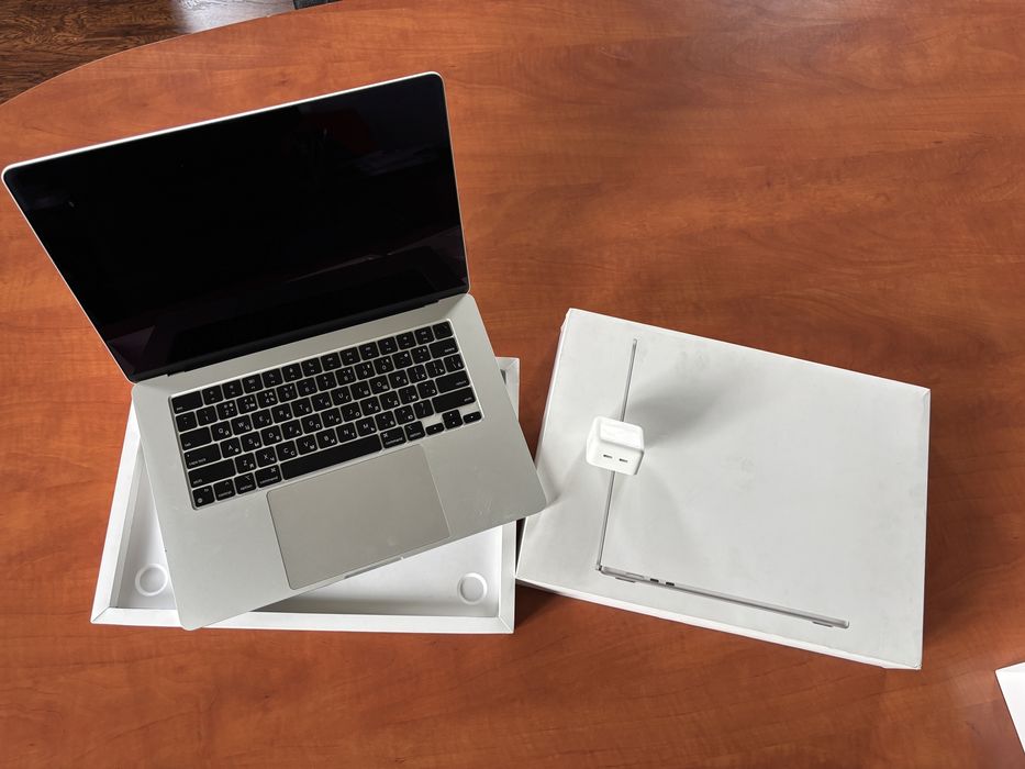 MacBook Air 15 2023 m2 8/512