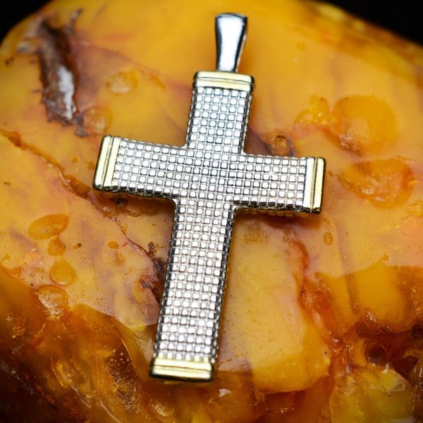 Сребърен медальон 925 „Кръст с орнаментика“–талисман за вяра и закрила