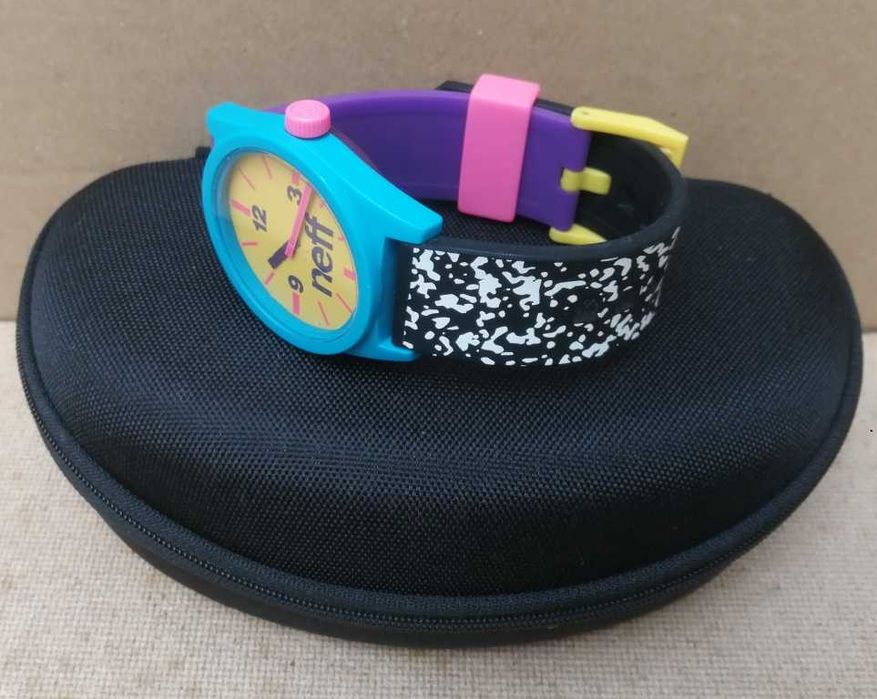 Супер свеж многоцветен часовник Neff Daily Watch