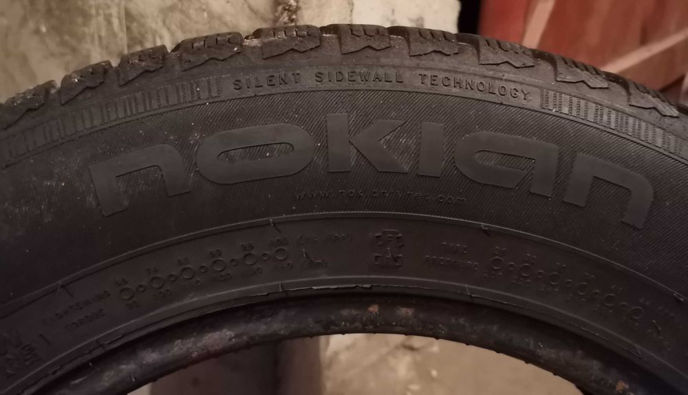 Продавам 2 броя зимни гуми 195.65.15 на 1 сезон дот 2021 Nokian