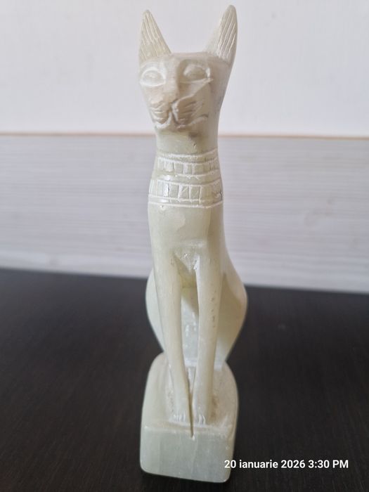 Bibelouri vechi din marmură,lucrate manual