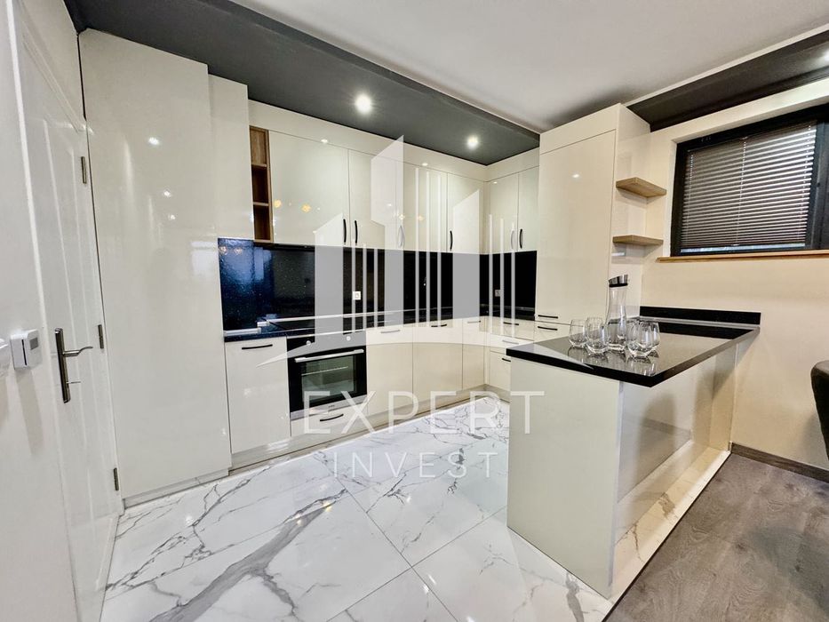 Продава се Двустаен апартамент в Варна, Изгрев - 110 кв.м за 1591 €/кв.м - Снимка #1