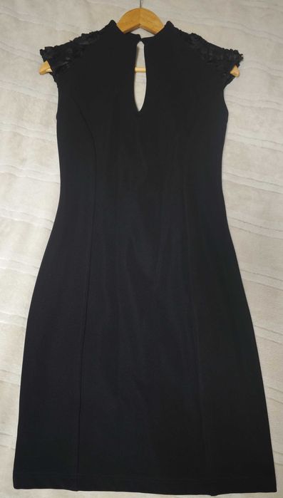 Официална черна рокля