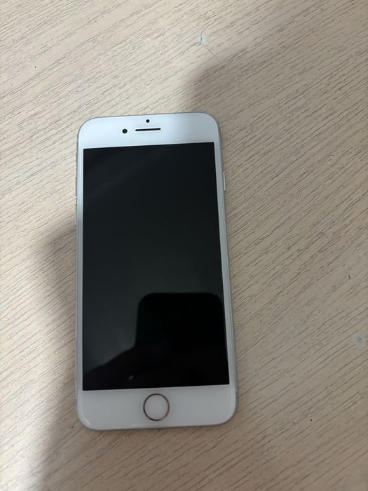 iPhone 7 в идеальном состоянии