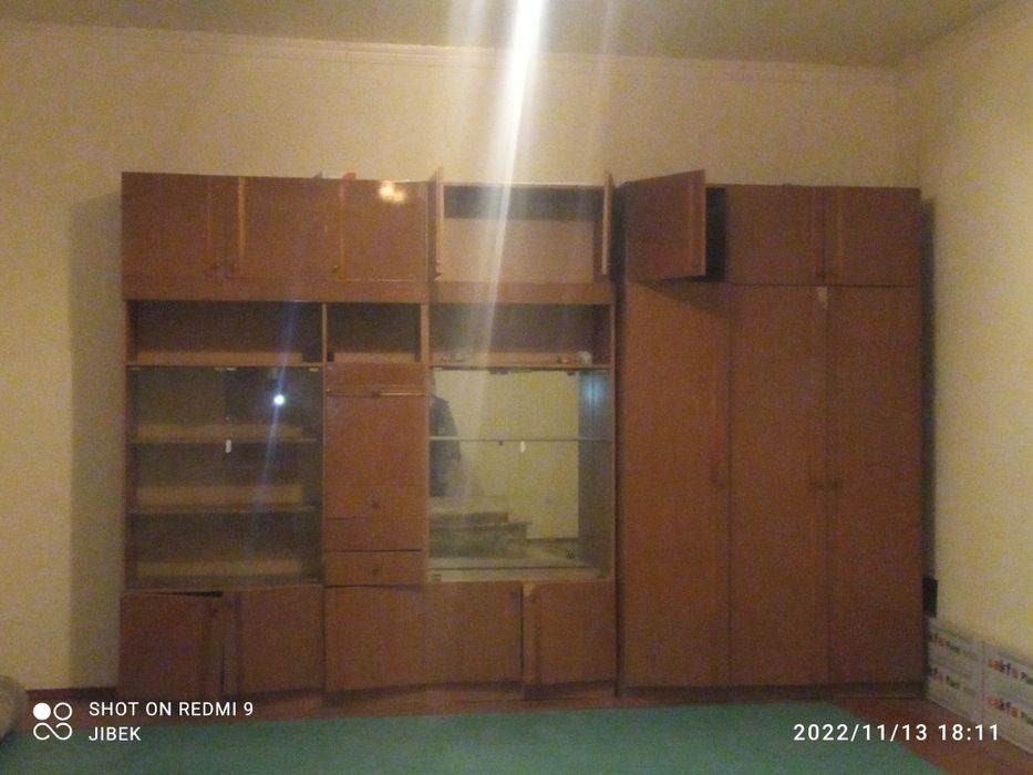 Стенка срочно сотилади