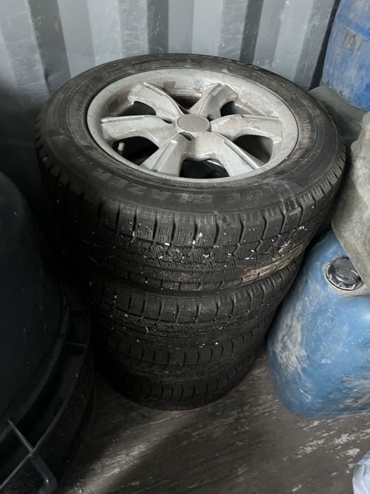 Продам шины с дисками новая