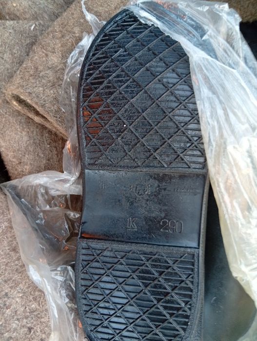 Продам валенки с галошами