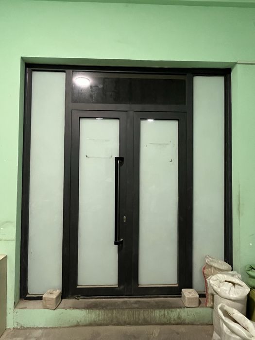 Razmerlari 250 uzunligi balanligi 270 bundan 3 ta bor