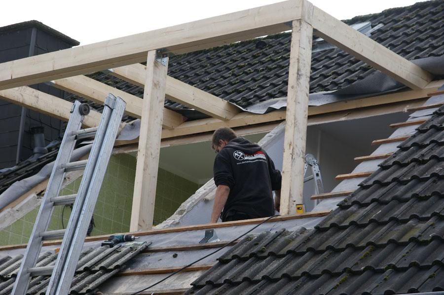 Reparatii acoperisuri montaj tigla metalica tigla ceramica montaj dulgheri masardari