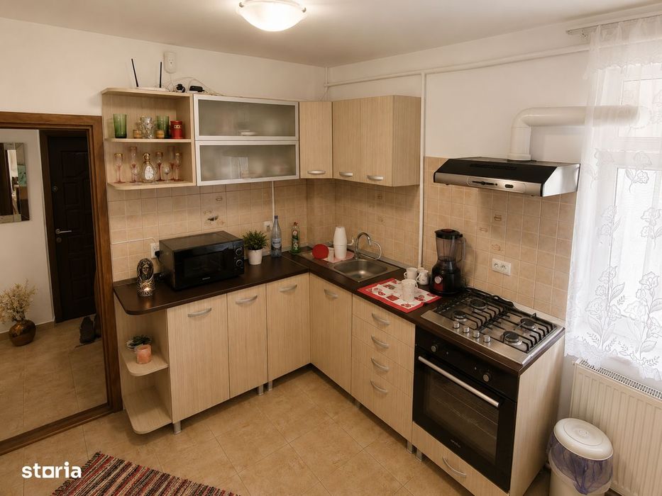 PROPRIETAR- vand ap 2 camere mobilat, cu boxa si loc parcare