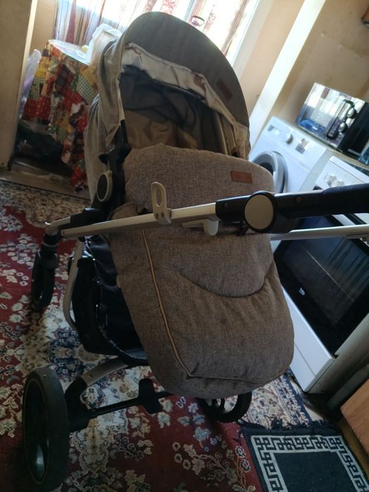 Продавам бебешка количка