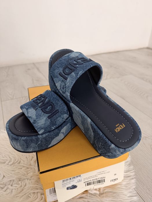 Fendi slapi cu platforma