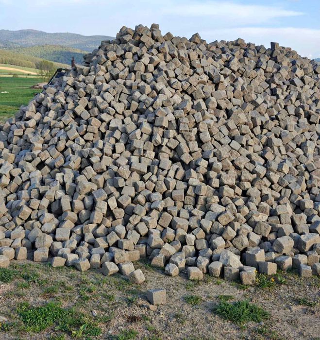 Vand si montez piatra cubica oriunde in tara