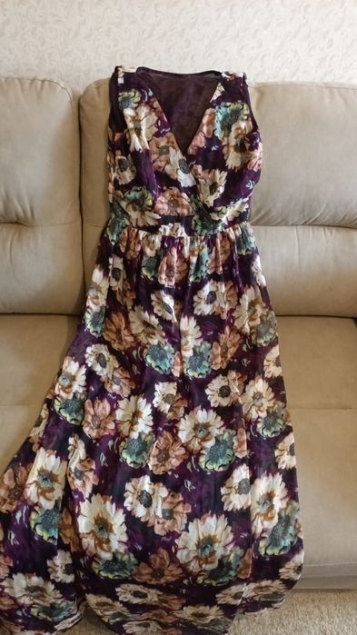 Продам платья повседневные.