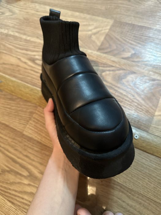 Продам зимние женские угги