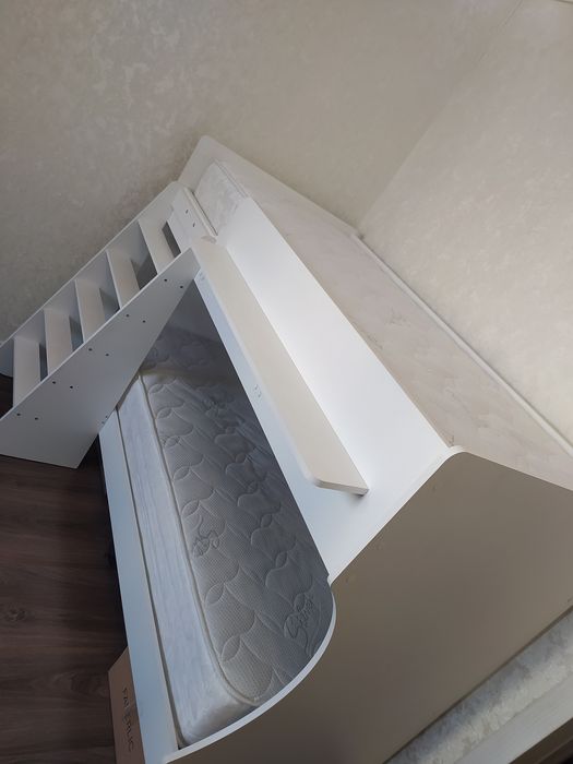 Продам двухъярусную кровать