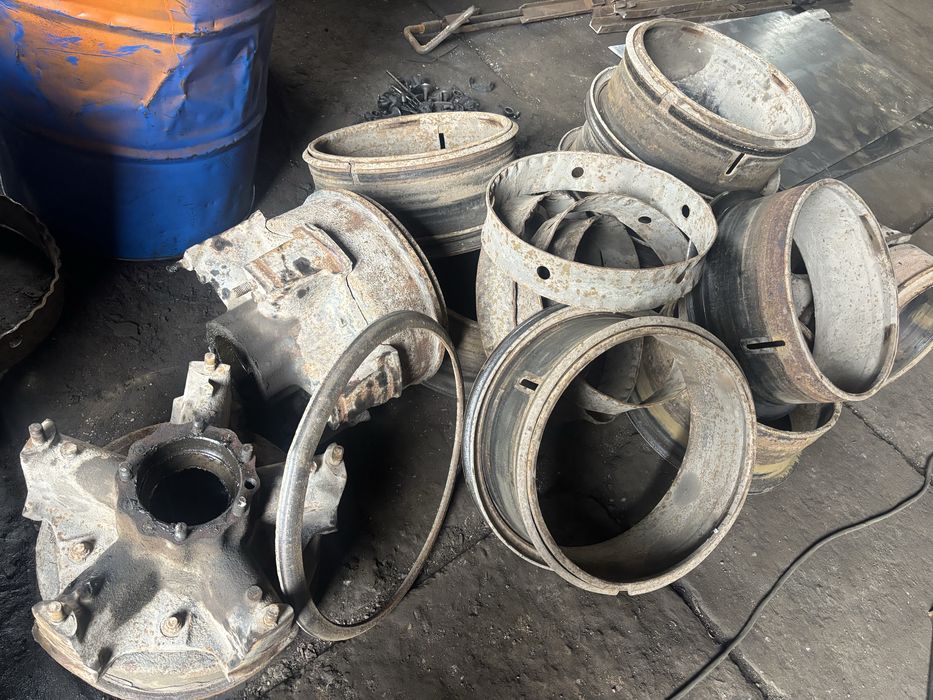 Запчасти камаз имееться много чего