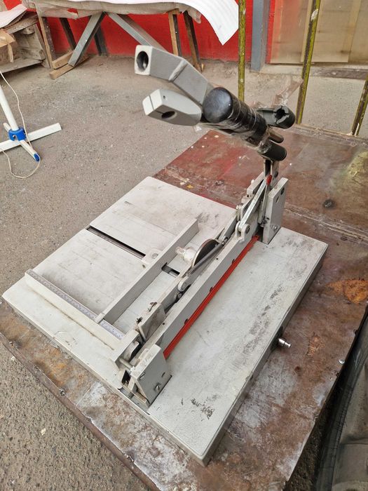 Гильотина для резки бумаги в пачках