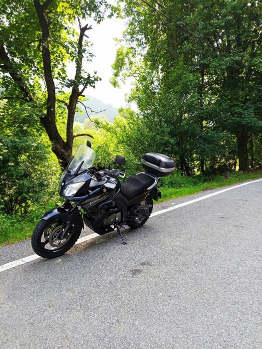 Suzuki V-Strom 650 -stare foarte buna + topcase inclus