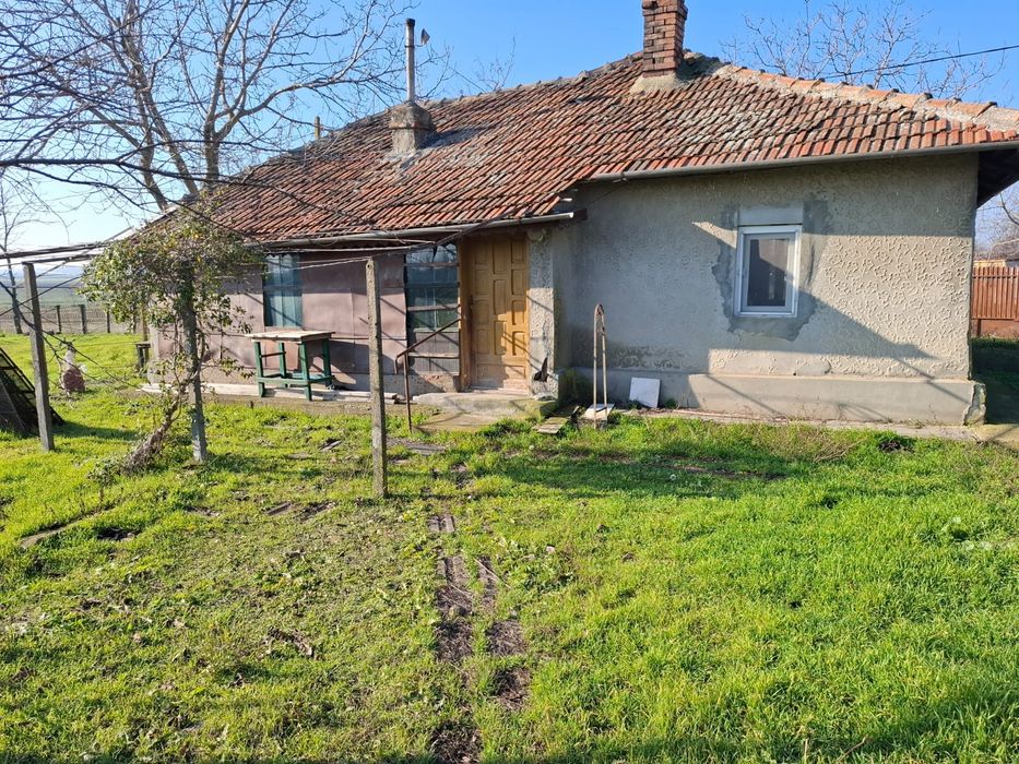 Vând casa la tara