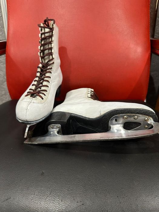 Продам коньки фигурные