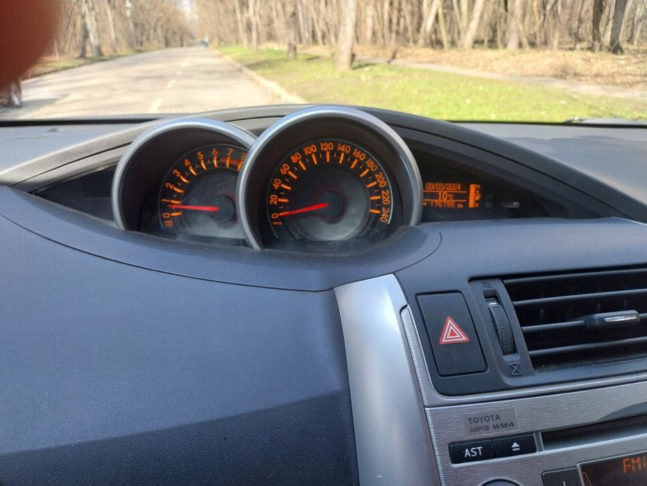 Тойота версо 2012г АВТОМАТИК 1.8 147к.с.