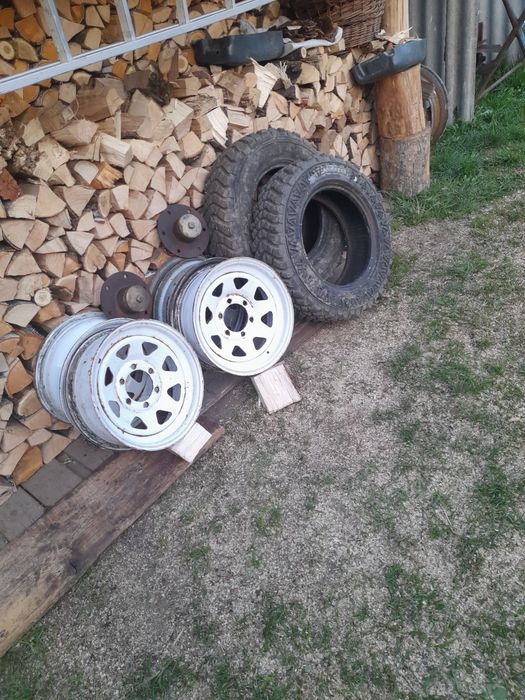 4 jante și 2 cauciucuri pe 16 de vânzare