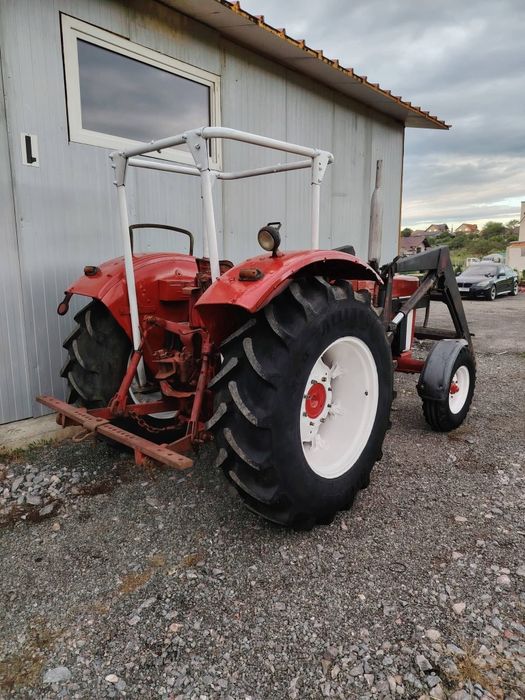 Tractor International 724 cu încărcător frontal