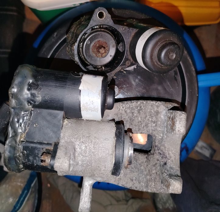 Piese Passat B6 grila despartitor.stop,etrier .ect.