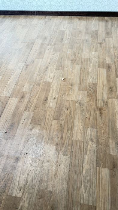 Кухонный гарнитур,люстра, линолиум