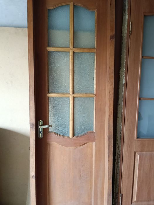 Продам межкомнатные двери б/у