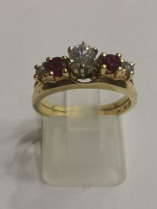 Vind inel din aur 14kt cu rubine și diamant