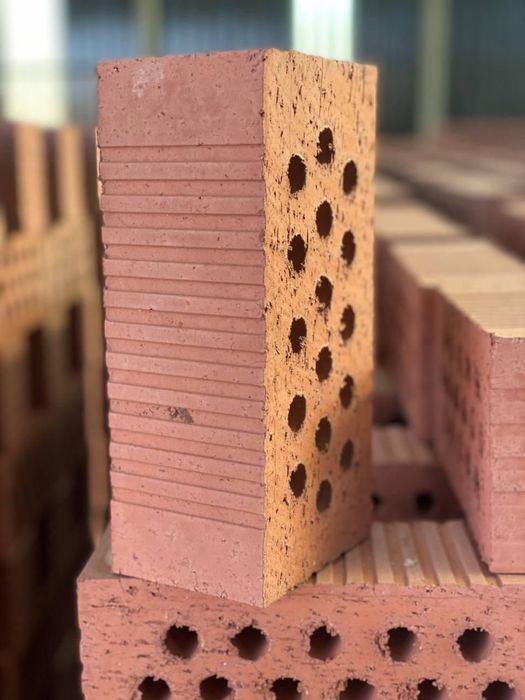 Полуторный кирпич. В наличии с доставкой