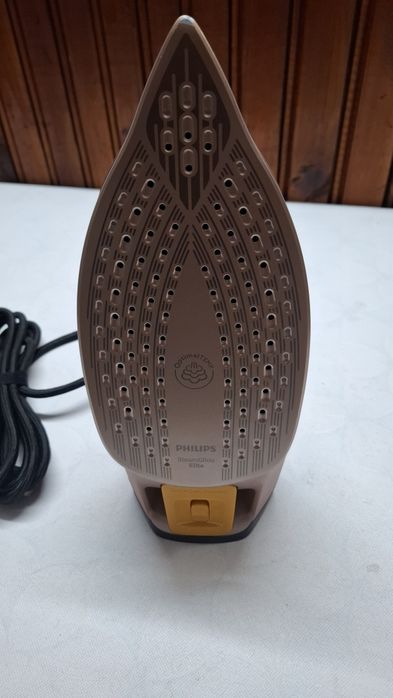 Парна ютия Philips Azur Series 8000 DST8050/20, 3000 W, 260 g пара