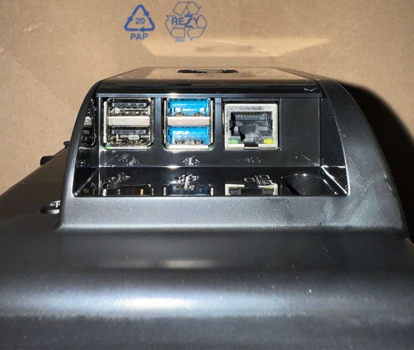 Raspberry Pi 4 (4GB RAM) Integrat cu Ecran Tactil Negociabil