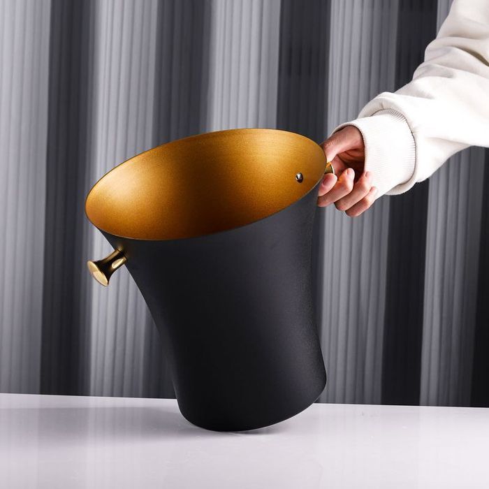 Ведро для льда Premium Gold & Black Luxury

• Премиальный дизайн в чёр