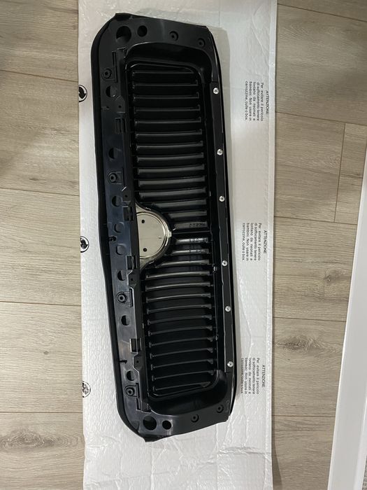 Решетку  радиатора шкода