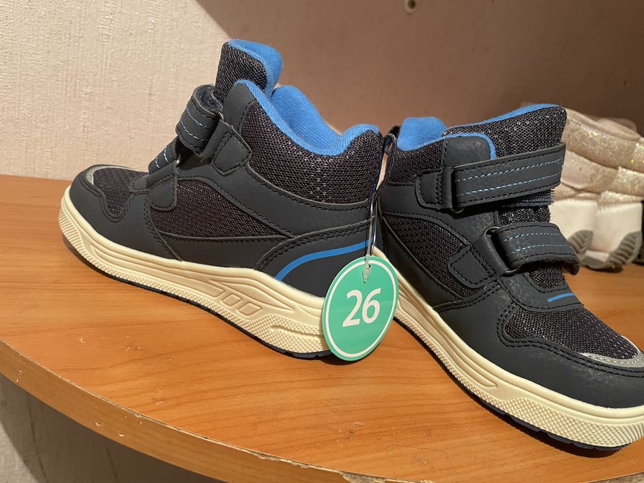 Продам осенние ботинки детские