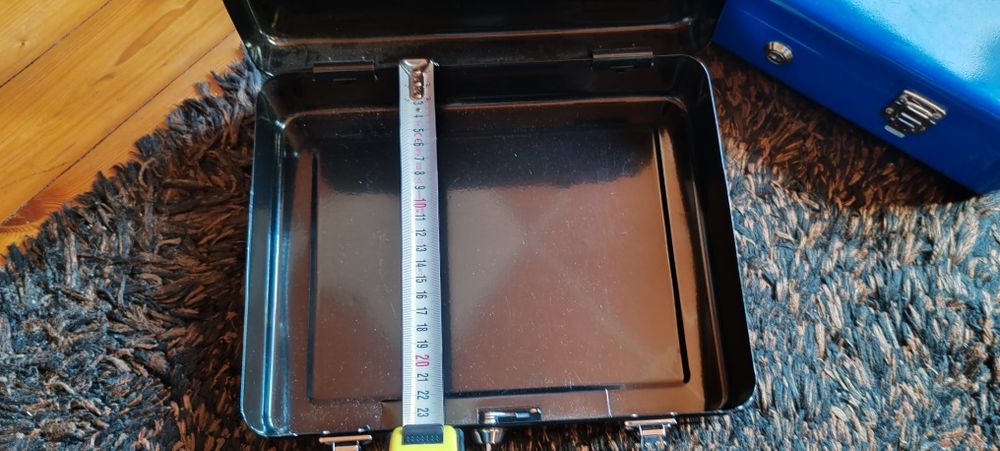 Метални кутии два броя